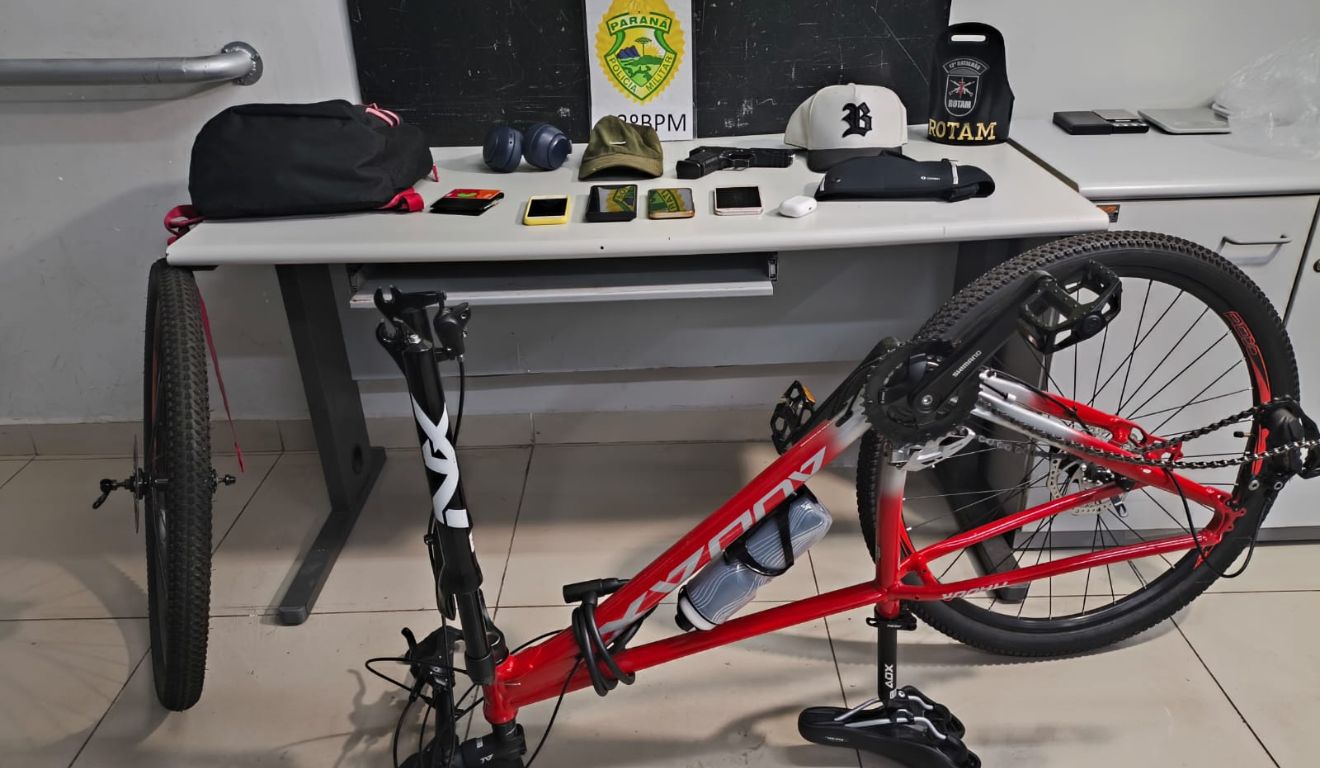 bicicleta que foi roubada por um dos homens suspeitos