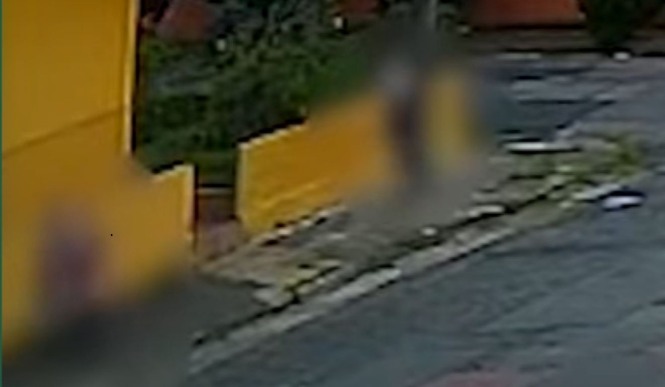 câmeras de segurança de rua onde idoso beijou adolescente