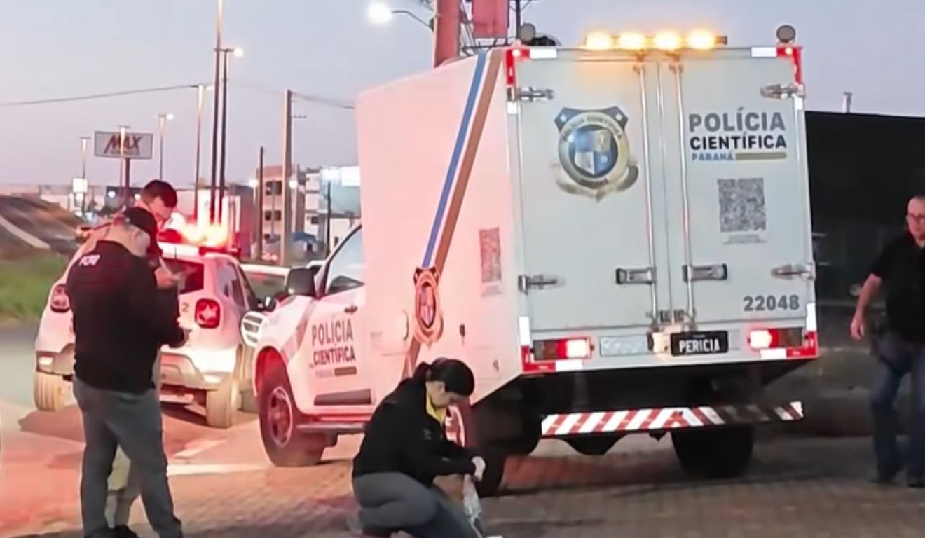 Polícia Científica realizando perícia no local onde idoso foi morto a pauladas