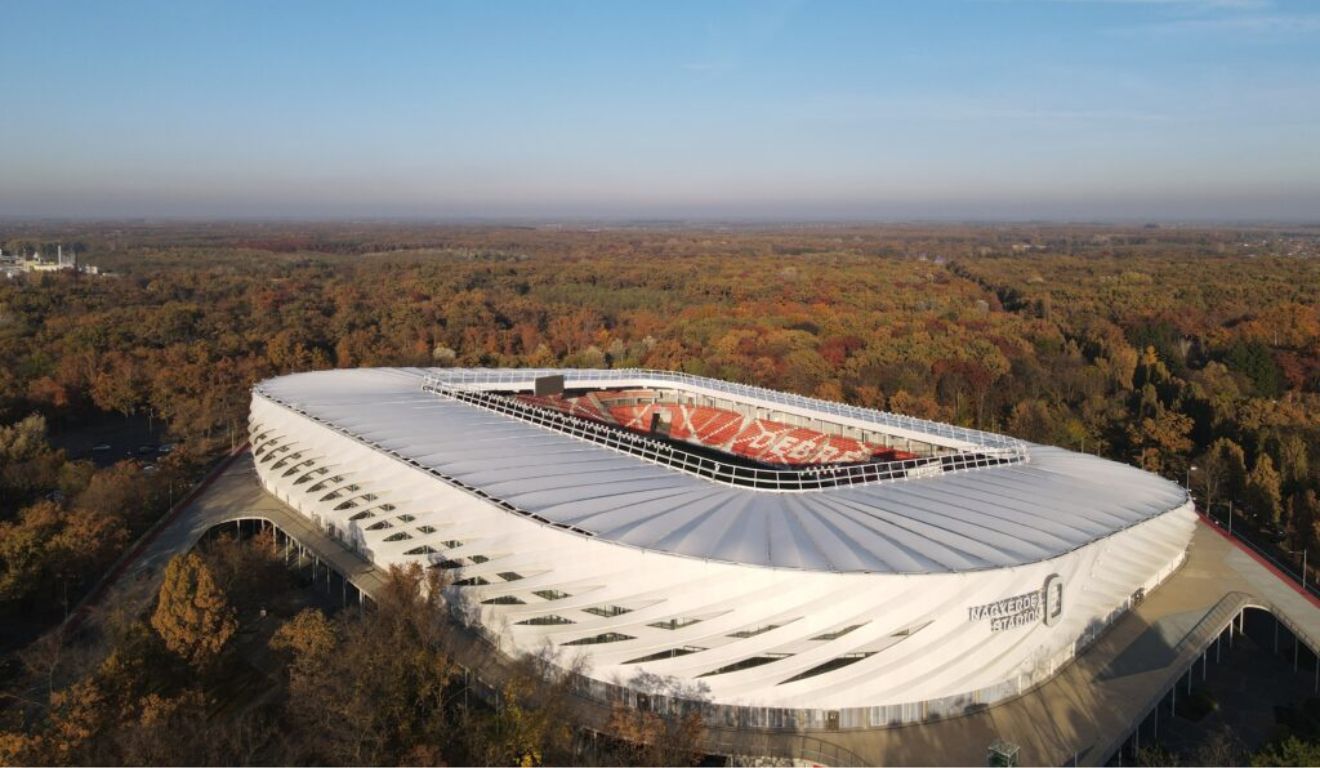 Nagyerdei Stadion, local da partida entre Israel x Itália pela eliminatórias (Foto: Divulgação/ Debreceni VSC Futball)