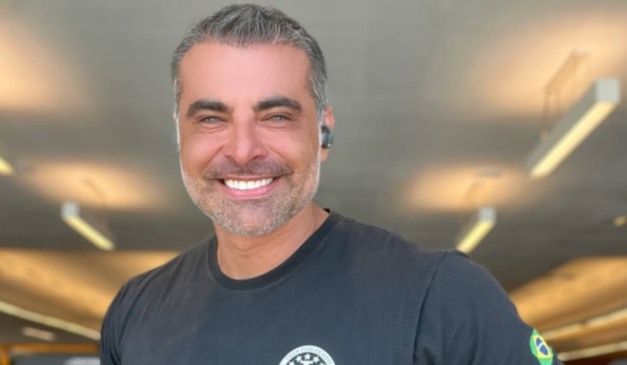 JP Mantovani sorrindo em foto na academia