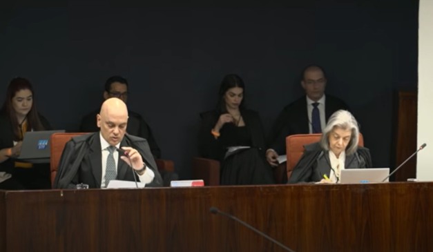 Alexandre de Moraes, realtor do julgamento de Jair Bolsonaro, ao lado de Cármen Lucia no STF