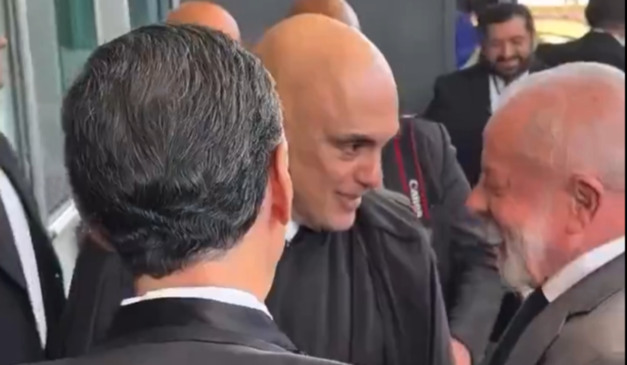 Momento da conversa entre eles. (Foto: Reprodução/ Redes sociais)