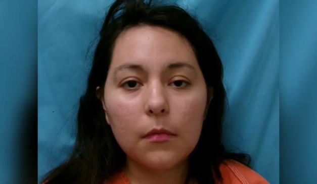 mãe que deixou bebê trancado no carro