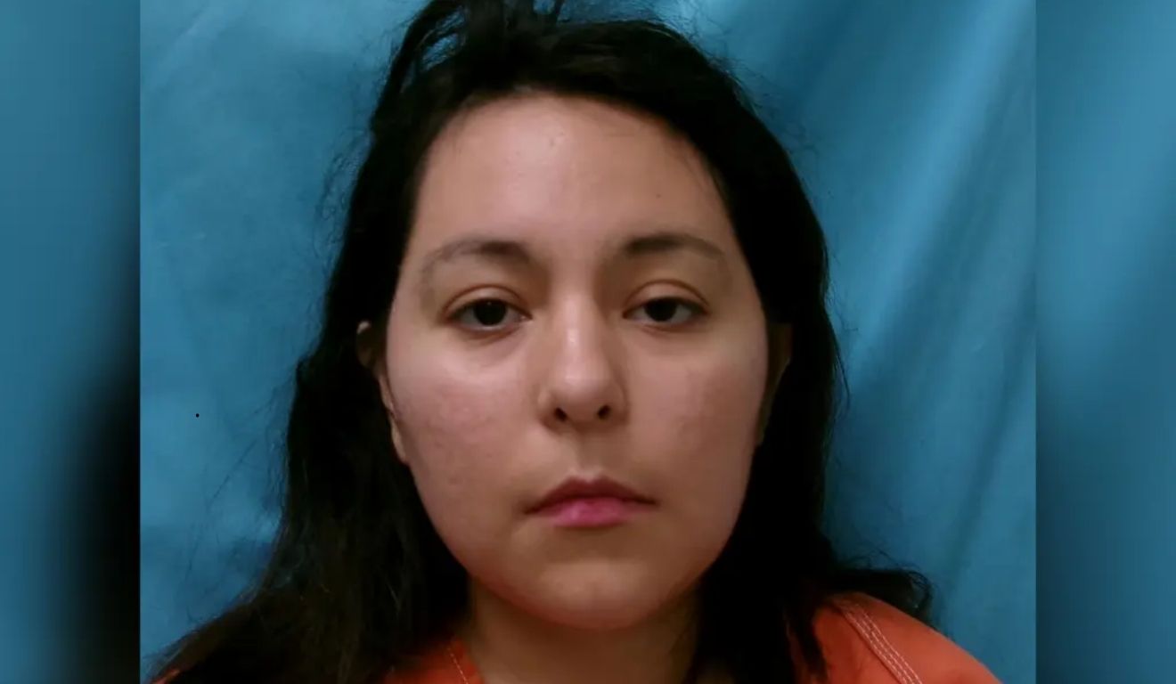 mãe que deixou bebê trancado no carro