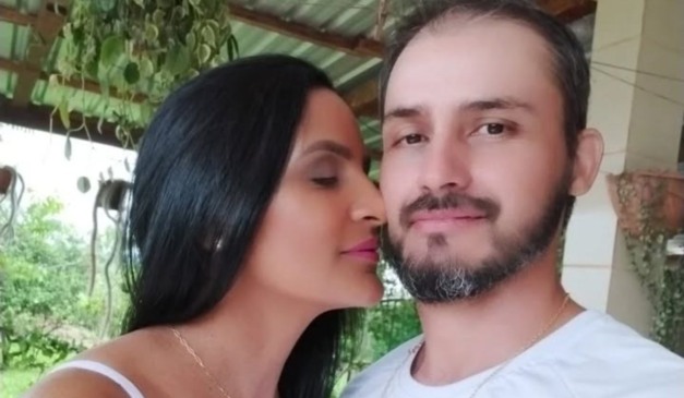 Foto do casal Adriano Forgiarini e Jaqueline Rodrigues Pereira na véspera do casamento