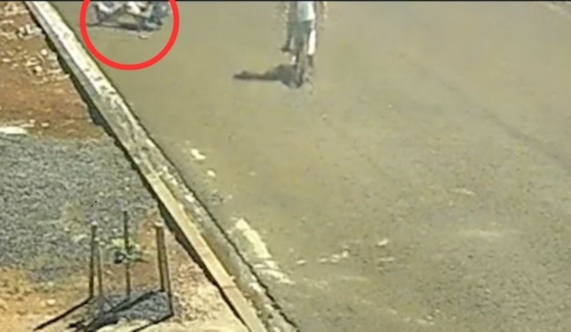 momento em que a menina é atingida por bala perdida