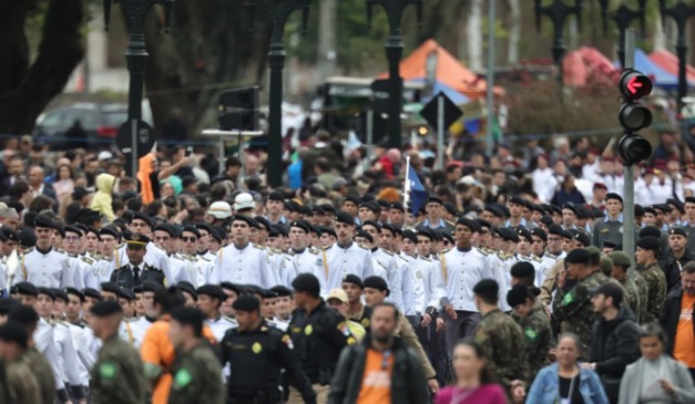203 anos da Independência: 6,5 mil pessoas desfilam no 7 de Setembro em Curitiba (Foto: Jonathan Campos/AEN)