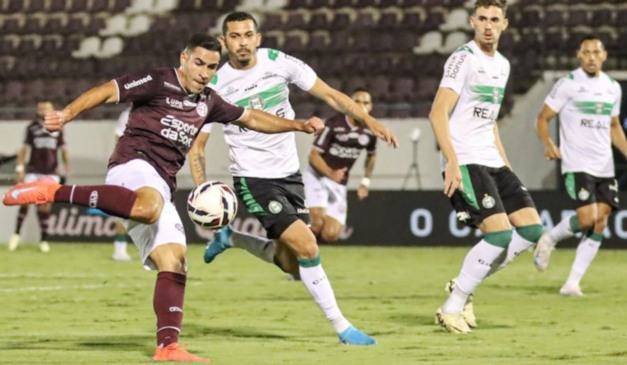 No confronto do primeiro turno, o Coritiba foi derrotado por 2x1 (Foto: Luis Miguel Ferreira/Ferroviária)