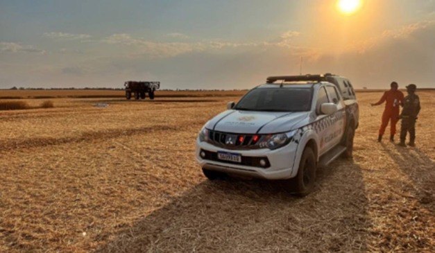 Carro da polícia no local.