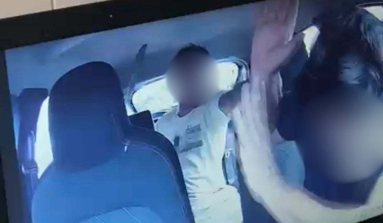 Momento em que motorista de aplicativo é esfaqueado