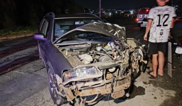 carro do motorista bêbado que invadiu a contramão