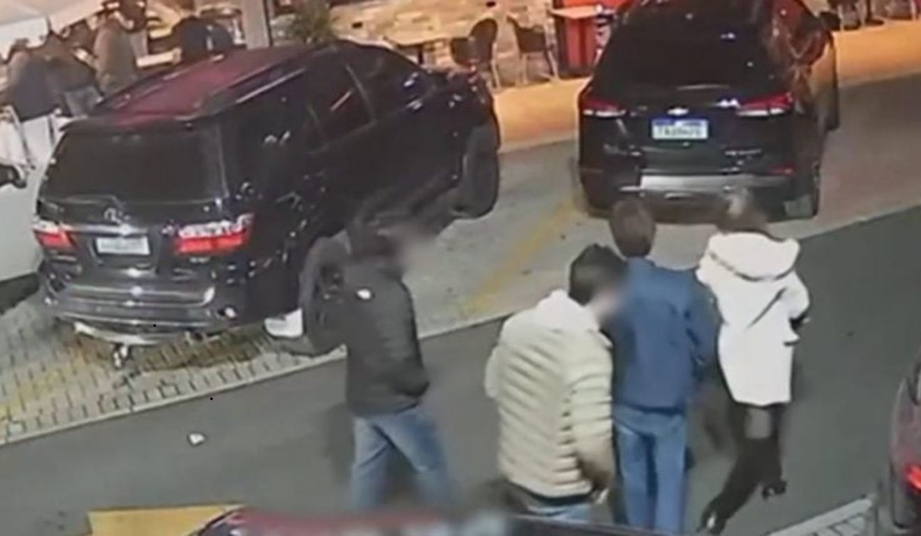 mulher que foi abusada por universitários em lanchonete em Curitiba