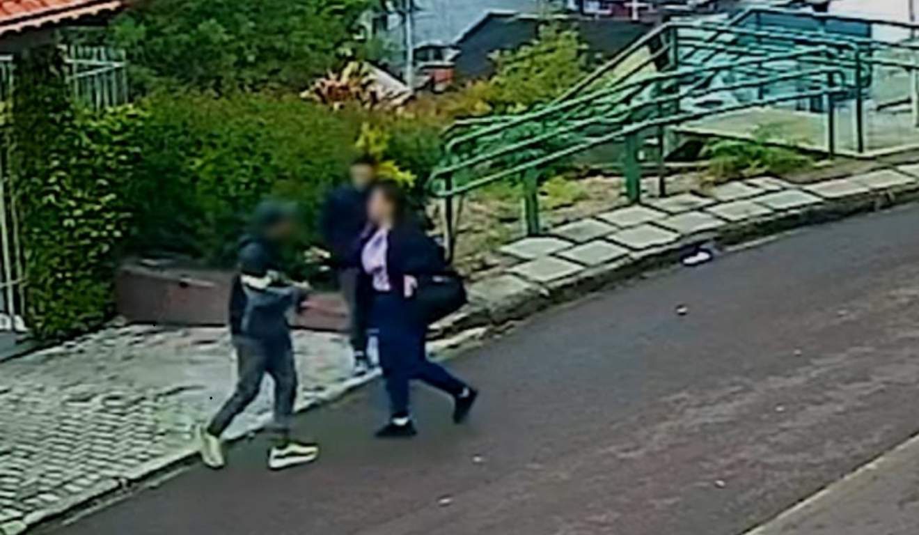 mulher agredida a pauladas