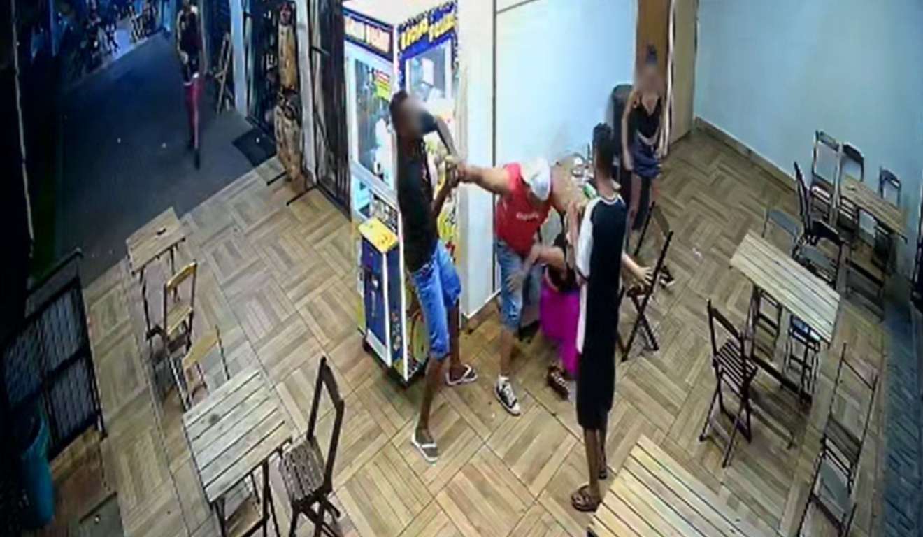 Briga em loja de conveniência termina com morte de mulher