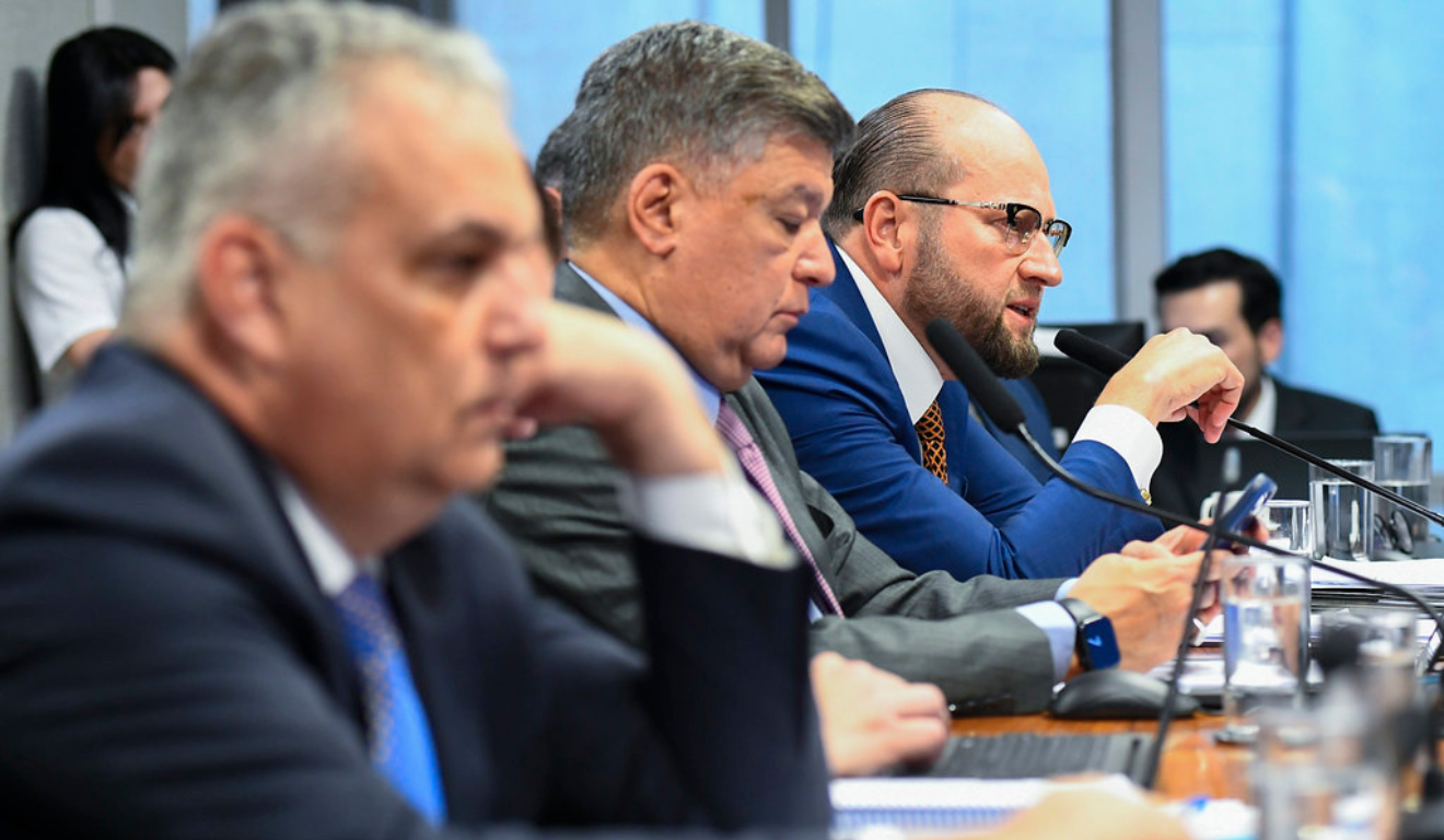 relator da CPMI - INSS, deputado Alfredo Gaspar (União-AL); presidente da CPMI - INSS, senador Carlos Viana (Podemos-MG); advogado Nelson Wilians Fratoni Rodrigues - depoente duante oitiva na CPMI do INSS