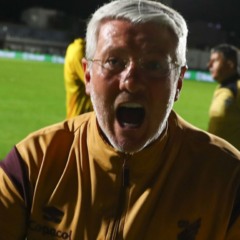 Técnico Odair Hellmann na comemoração da vitória do Athletico sobre o Athletic.