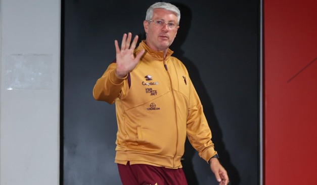 Odair Hellmann, técnico do Athletico, ao chegar na Arena para o jogo com o Vila Nova.