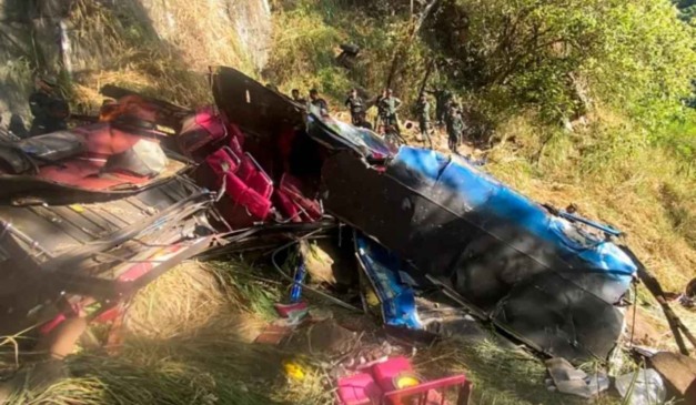 ônibus que caiu da montanha