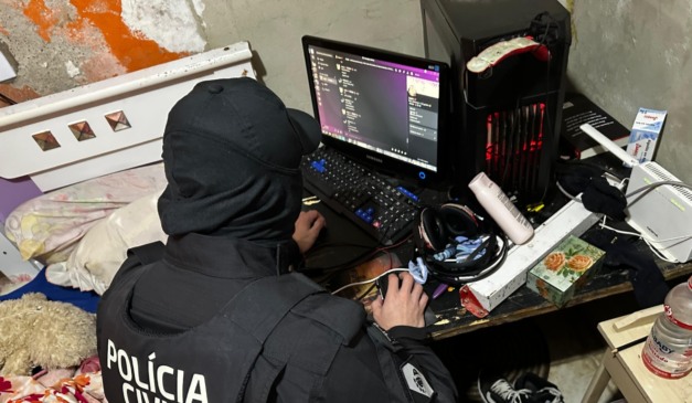 Polícia cumpre mandados contra grupo suspeito de forças crianças a gravar vídeos íntimos