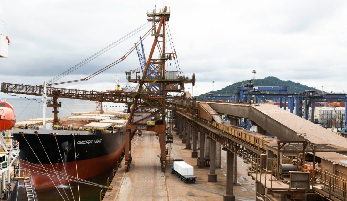 porto de paranaguá ilustra episódio do momento indústria