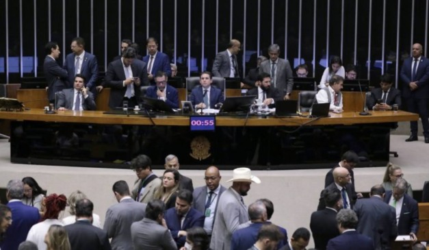 Plenário da Câmara dos Deputados durante votação da PEC da Blindagem
