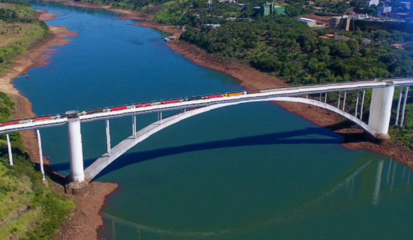 Ponte da Amizade.