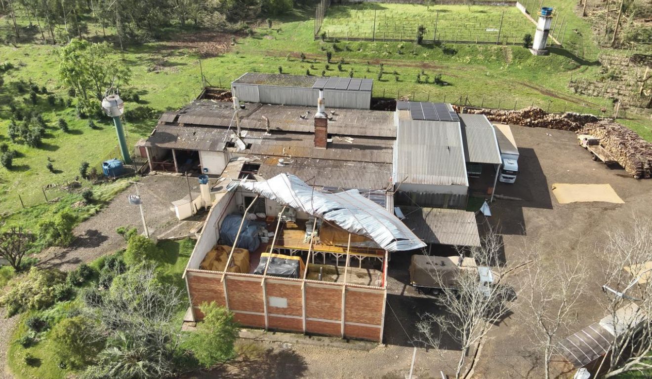 destruição causada por tornado no paraná