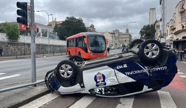 local do acidente onde a viatura da GM capotou