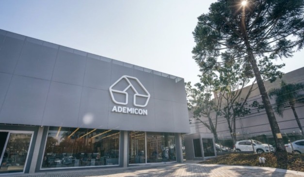 Fachada de loja da Ademicon