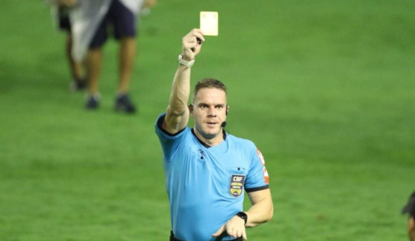 Árbitro Gustavo Ervino Bauermann.
