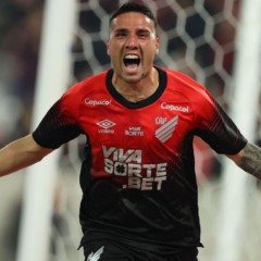 Benavídez comemora gol do Athletico contra o Operário