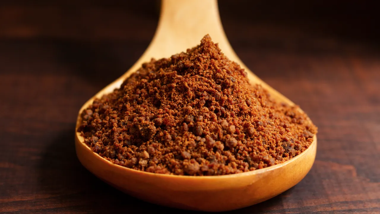 Canela no substrato das suas plantas - Foto by Freepik