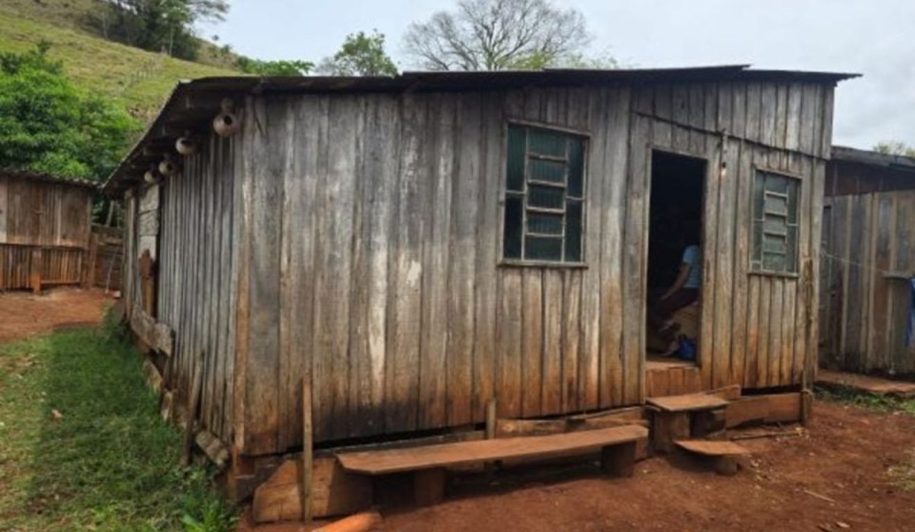 Casa em que casal que trabalha em condições análoga à escravidão morava