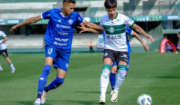 Lance de Coritiba x Foz do Iguaçu, pela Taça FPF