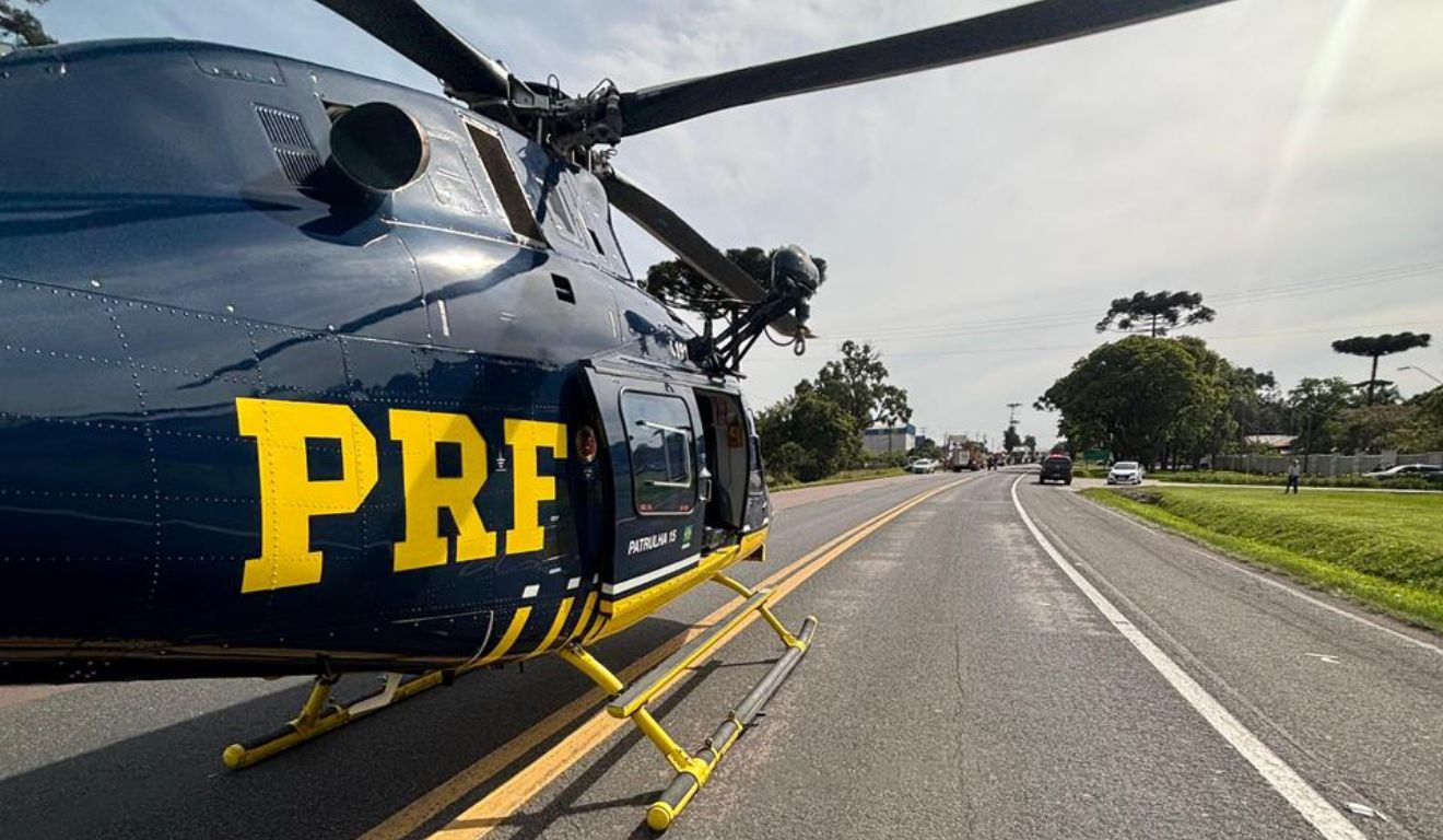 Helicóptero de resgate da PRF no local do acidente