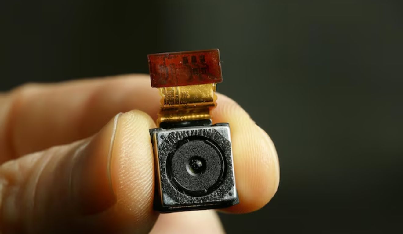 Imagem ilustrativa de câmera escondida, objeto que homem usou para filmar ex-esposa no banheiro