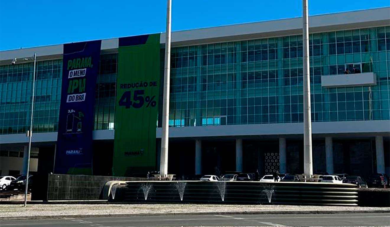 fachada do palácio do governo com propaganda do ipva barato