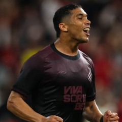 Julimar comemora gol do Athletico na Arena