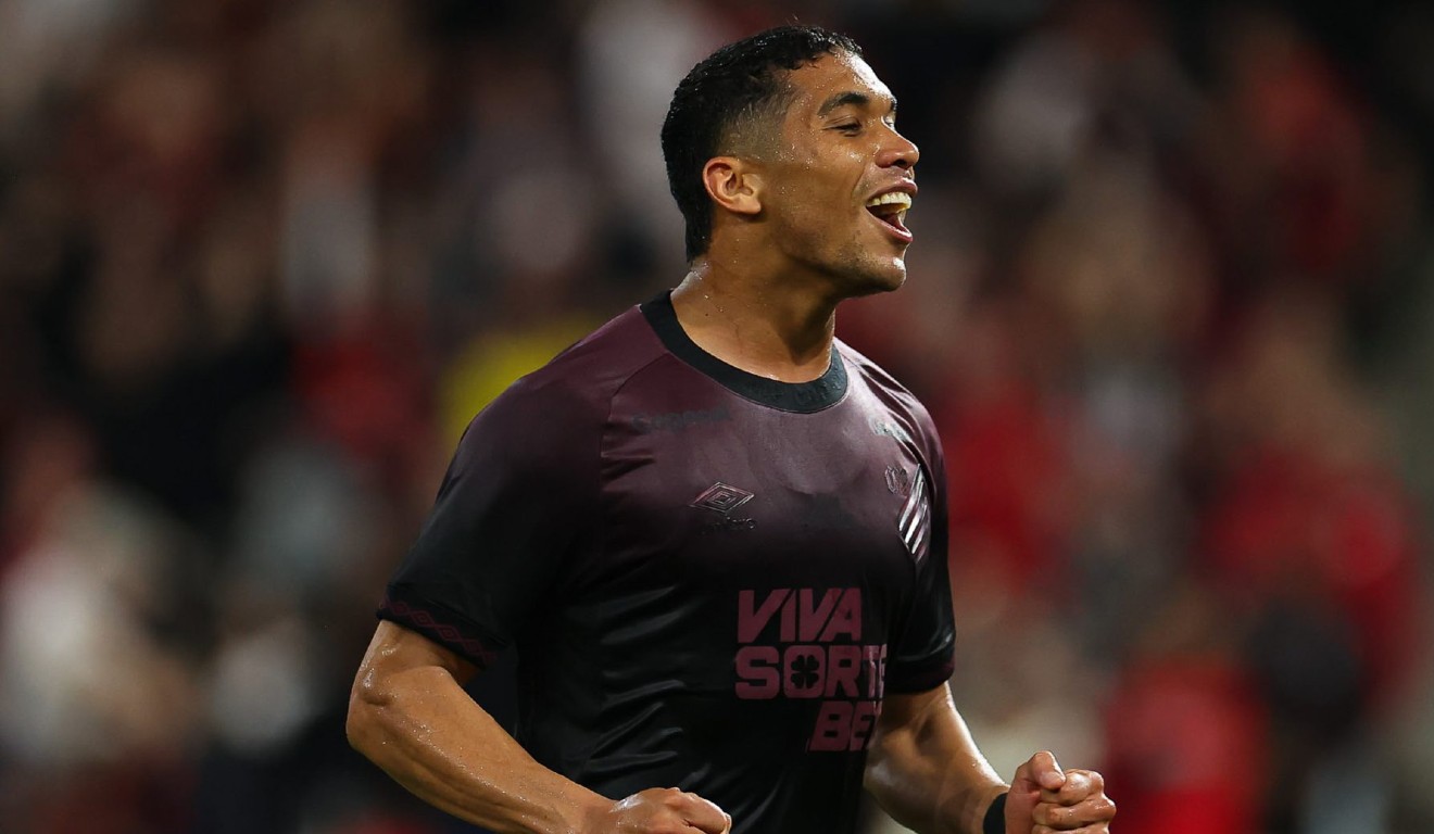 Julimar comemora gol do Athletico na Arena