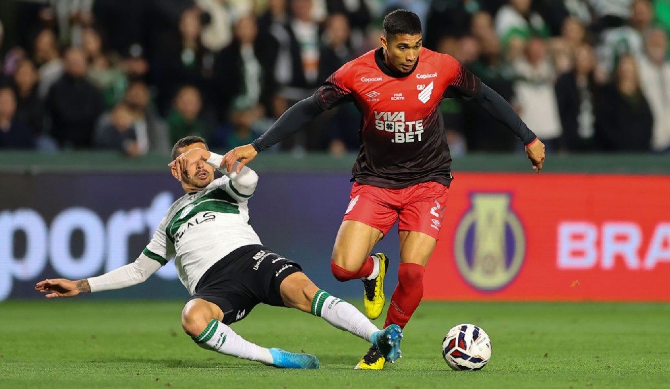 Lance do Atletiba no Couto Pereira