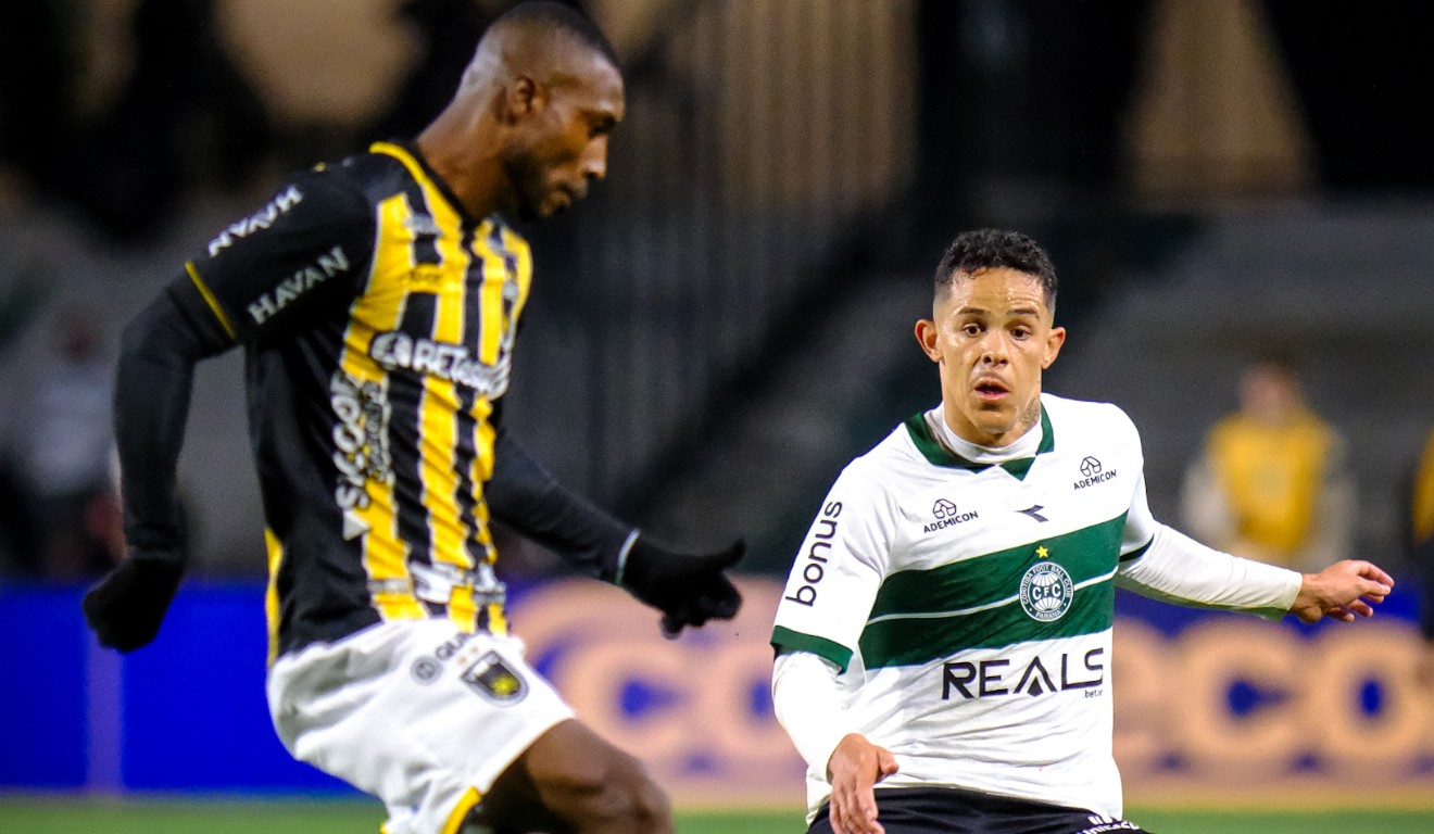 Lance de Coritiba x Volta Redonda, no primeiro turno da Série B