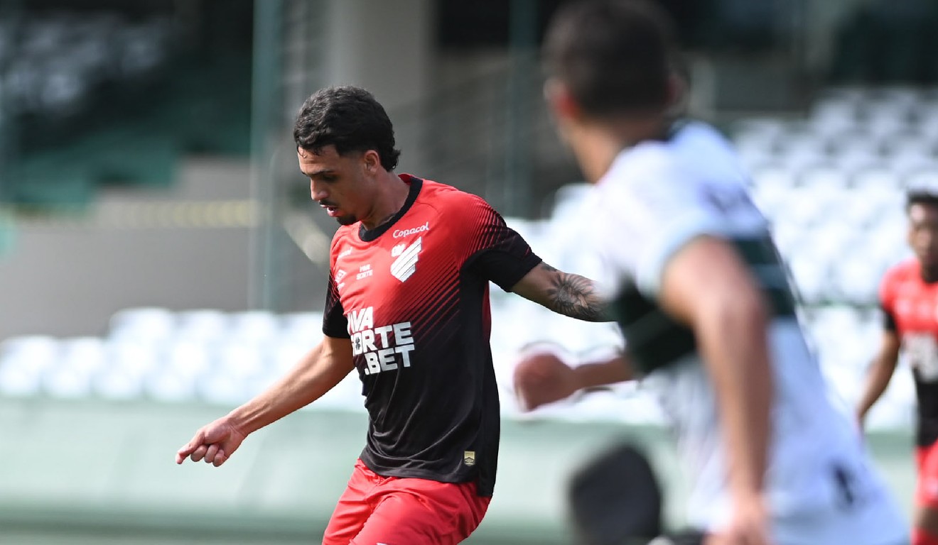 Lance de Coritiba x Athletico, pela Taça FPF