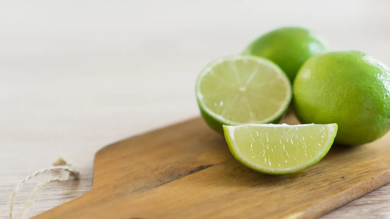 Limão para limpar a pia - Foto by Freepik