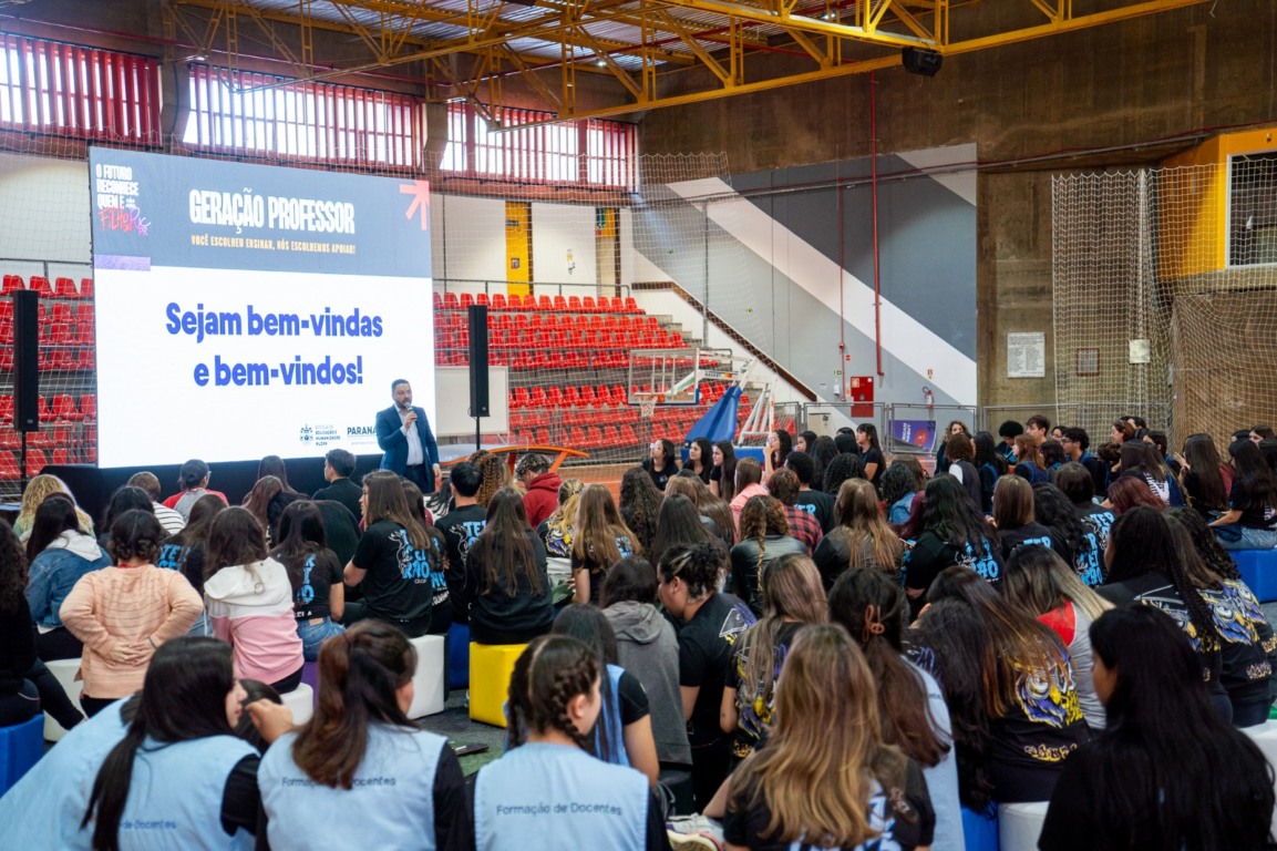 Lançamento do projeto Geração Professor em Curitiba; debates mostraram o risco do déficit de docentes no Brasil