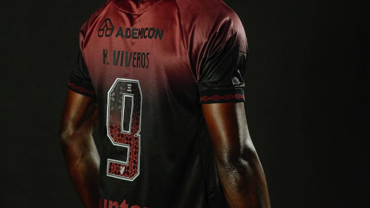 Costas da nova camisa do Athletico