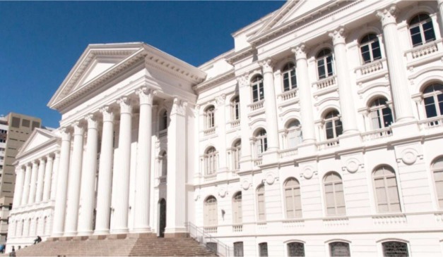 Prédio histórico da UFPR; entidade anunciou mudanças no vestibular em 2026