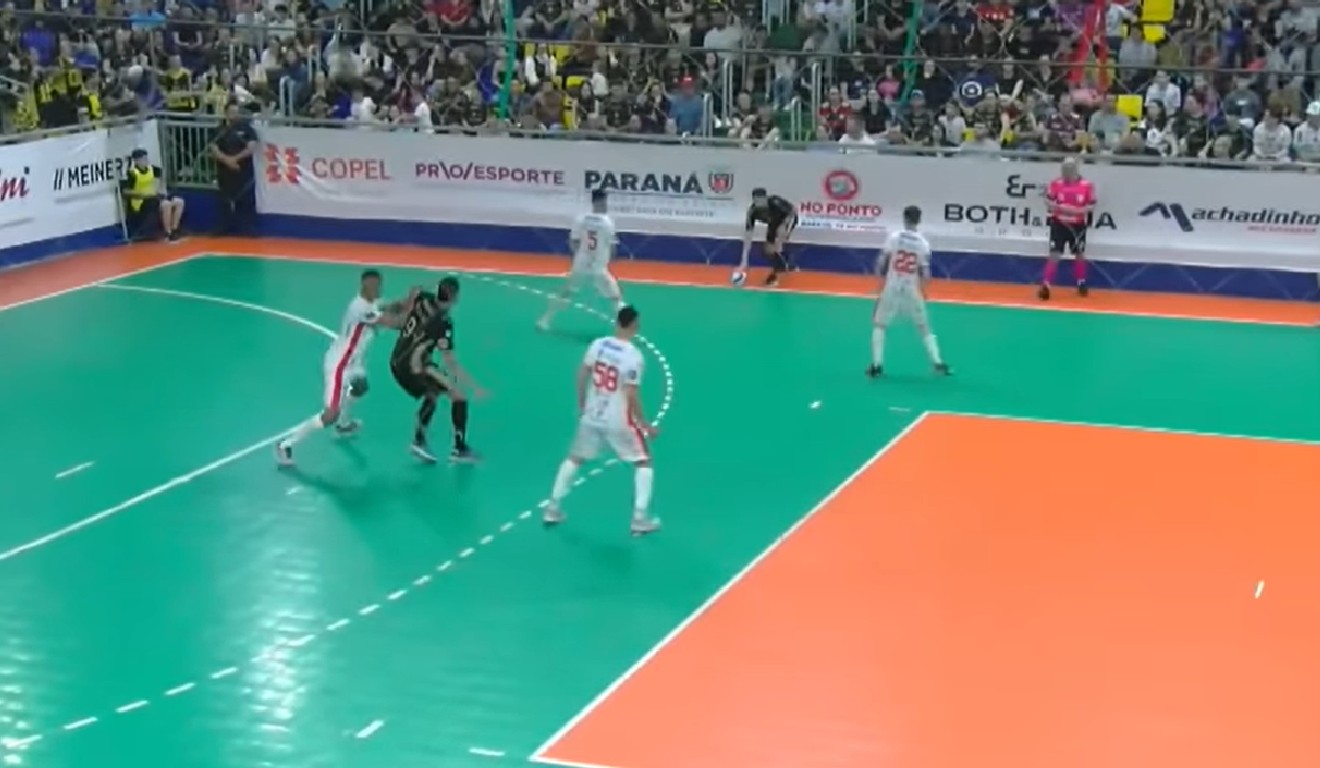 Lance de Galo Futsal x Paraná Clube Futsal
