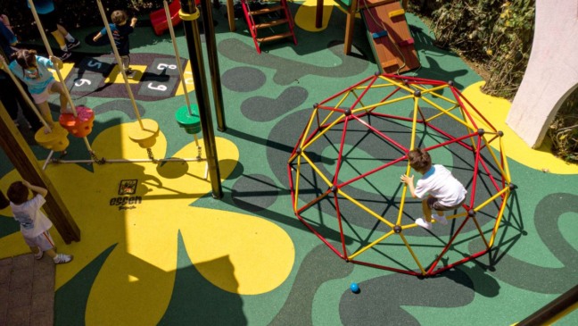 Diversão para os pequenos, chope e comida típica para os adultos no Essen Biergarten