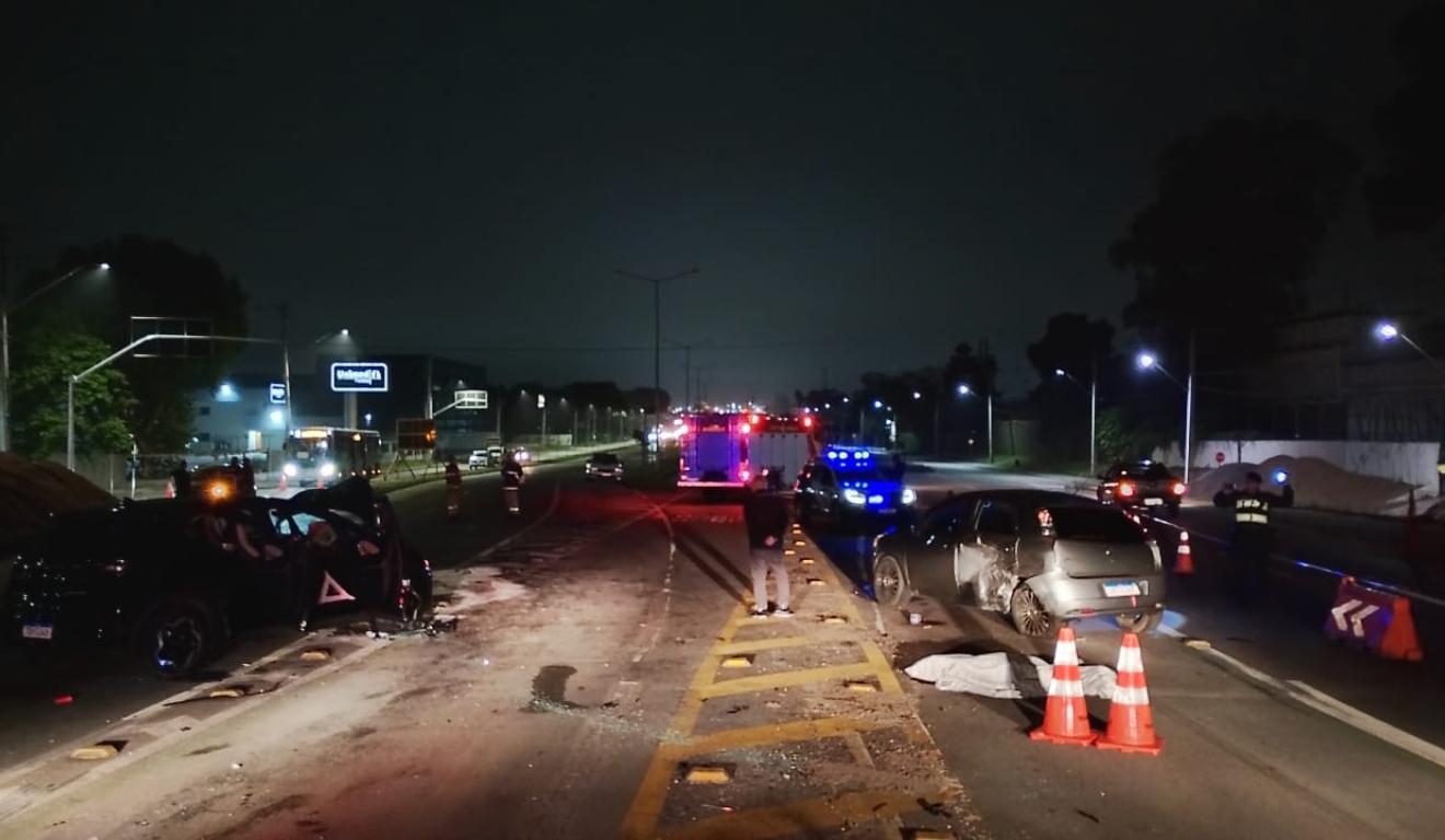 Acidente na Linha verde deixa casal morto e três feridos